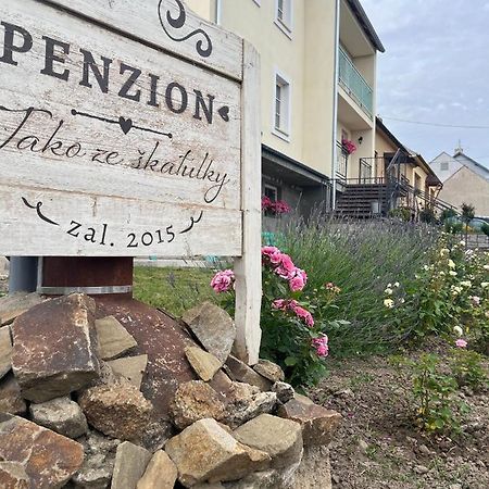 Hotel Penzion Jako Ze Škatulky Bořetice Exteriér fotografie